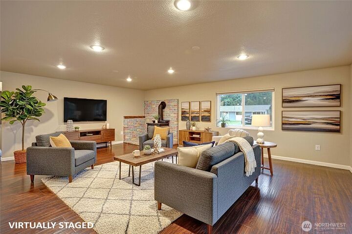 Property Photo:  208 W Galena Street  WA 98252 