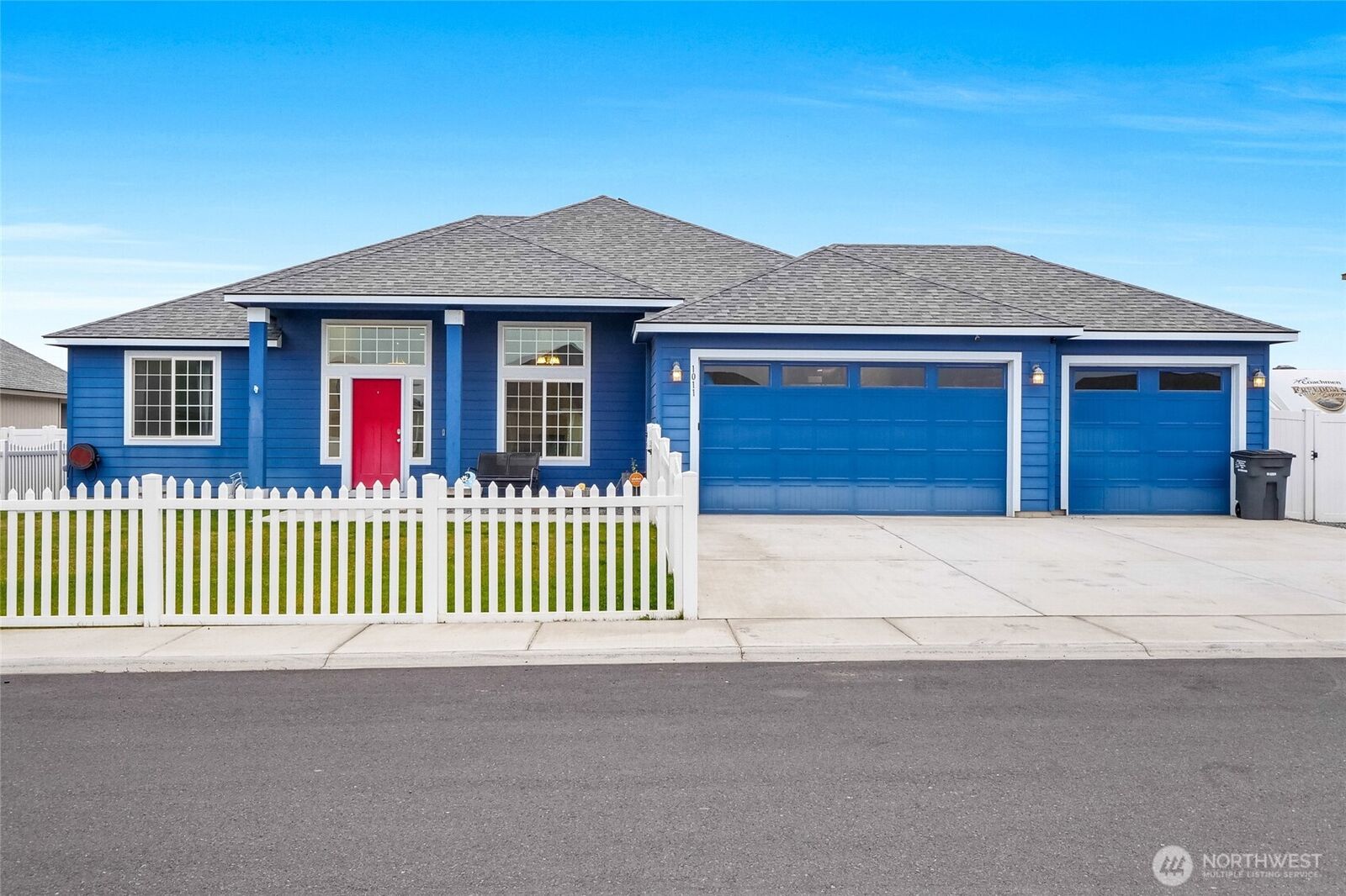 Property Photo: 1011 8th Avenue NE WA 98823