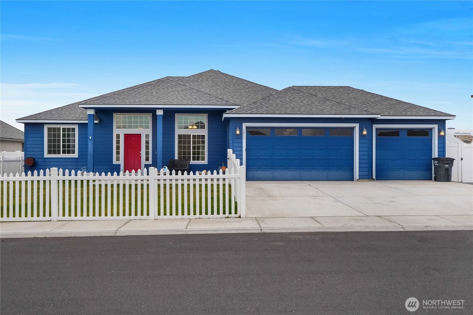 Property Photo:  1011  8th Avenue NE  WA 98823 