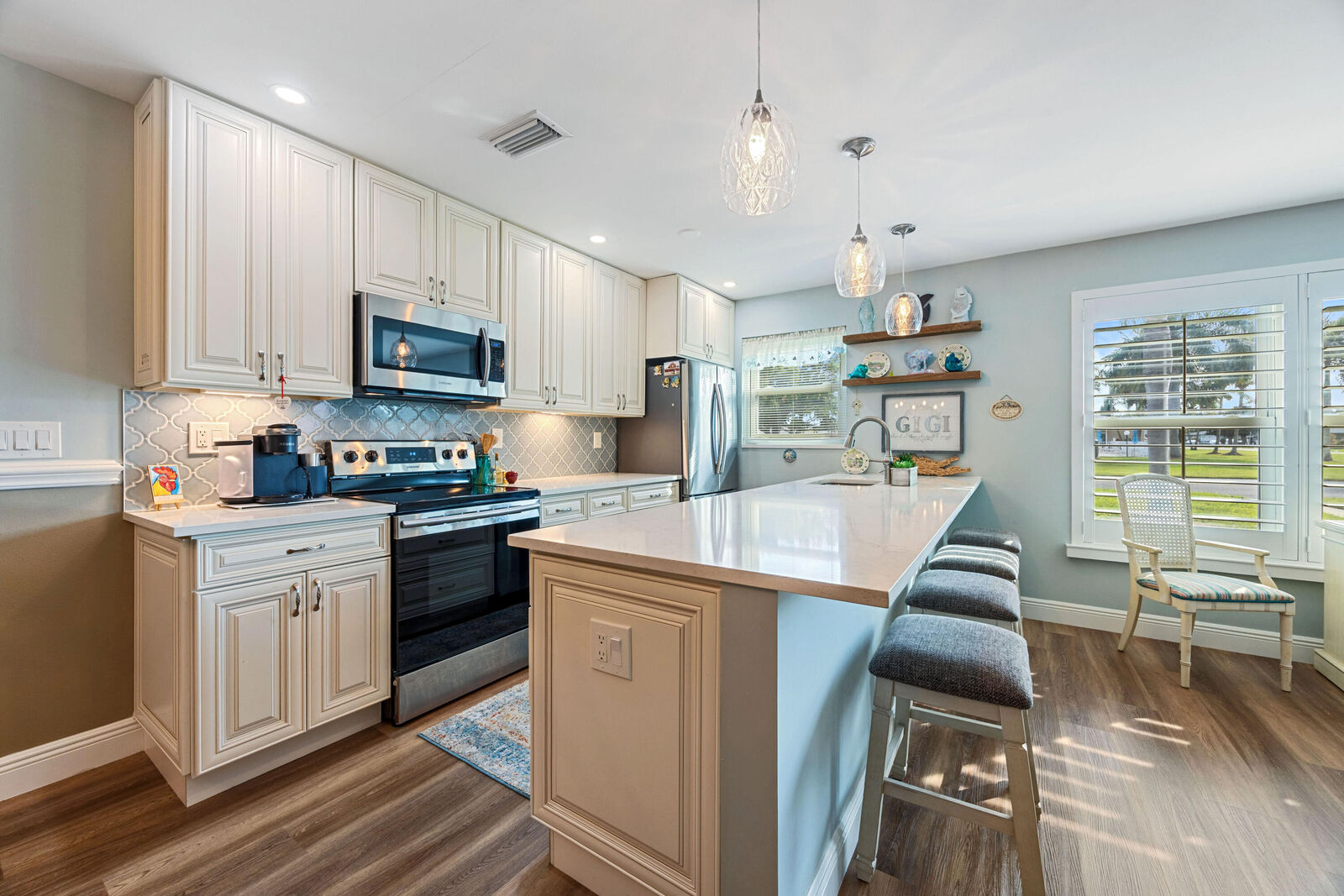 Property Photo: 215 N High Point Boulevard B FL 33435