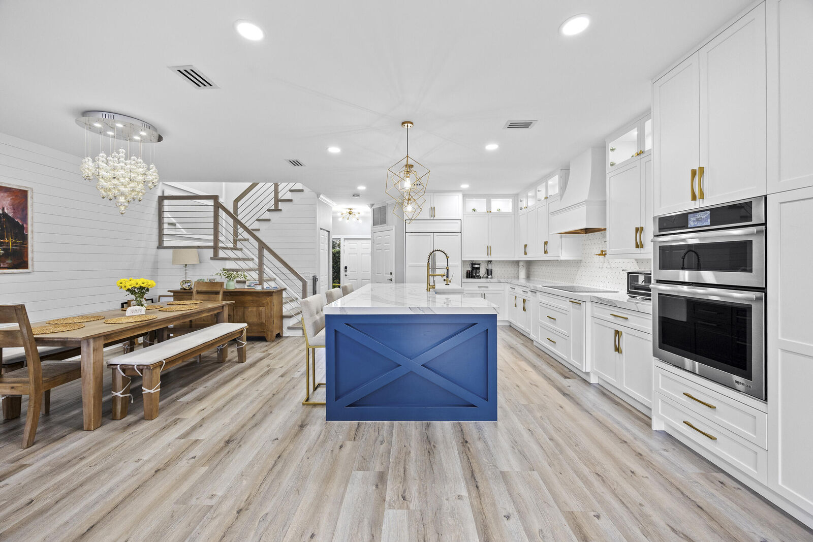 Property Photo:  6822 Via Regina  FL 33433 