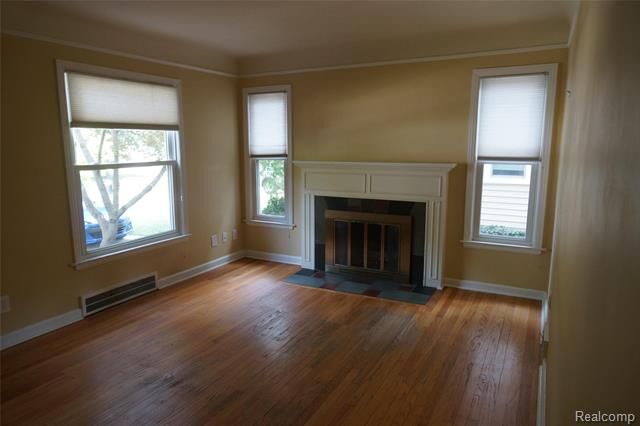 Property Photo:  401 N Vermont Avenue  MI 48067 