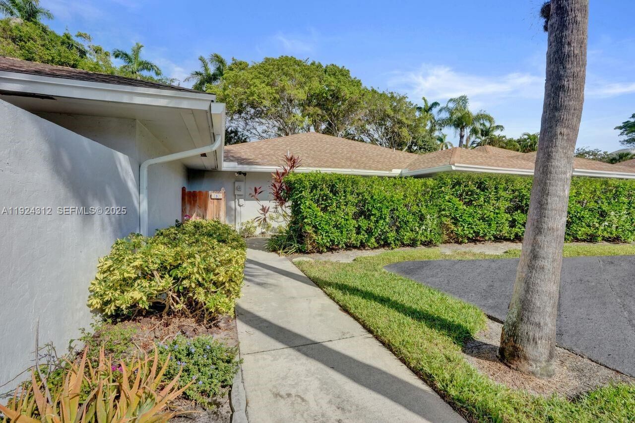 Property Photo:  9 S Lakeshore Dr  FL 33462 