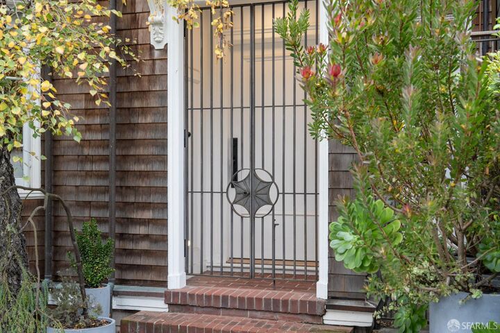 Property Photo: 2550 Baker Street CA 94123