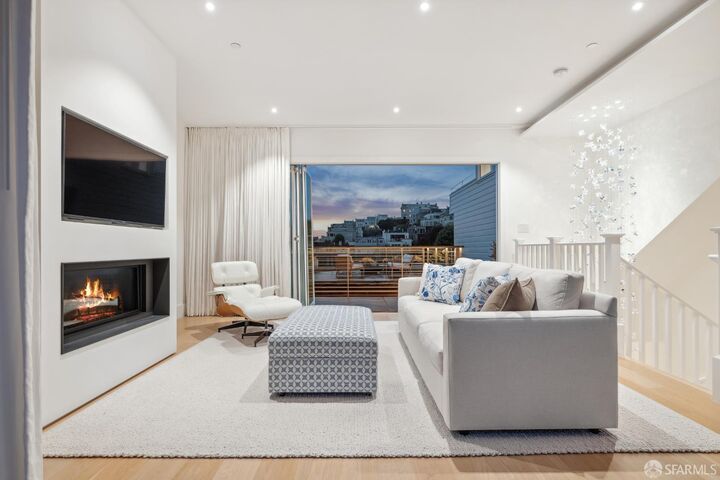 Property Photo:  2550 Baker Street  CA 94123 