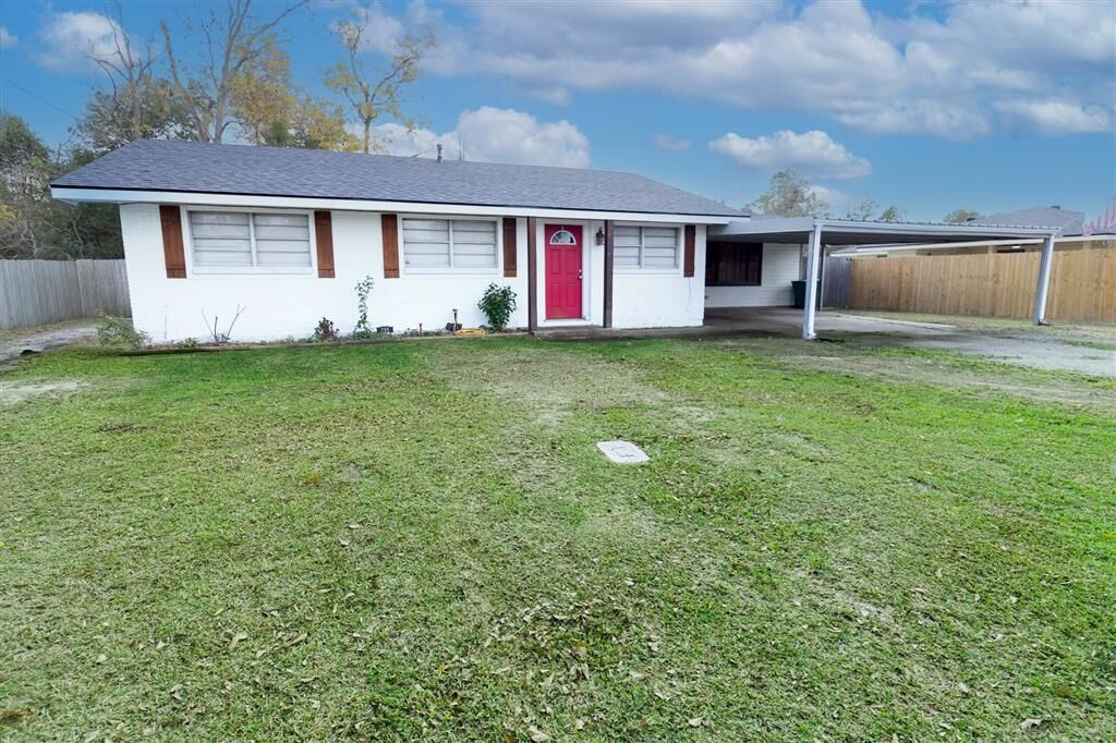 Property Photo:  735 Urban Street  LA 70663 