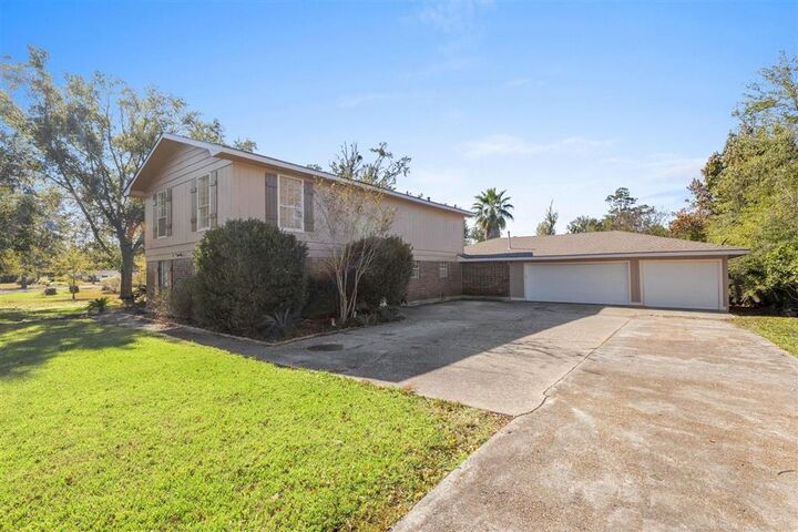 Property Photo: 357 White Oak Drive LA 70611
