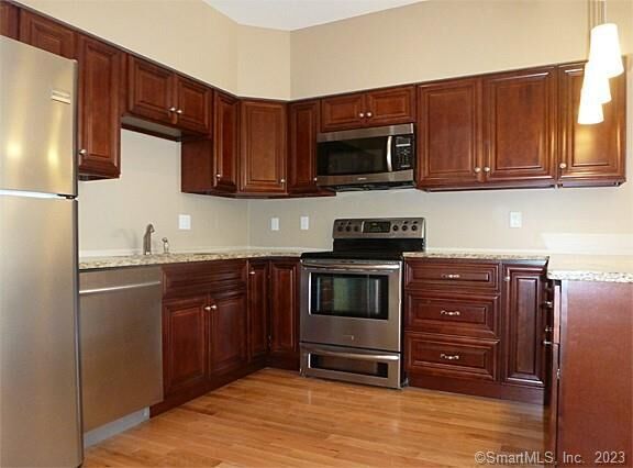 Property Photo:  390 Boston Neck Road 1J  CT 06078 