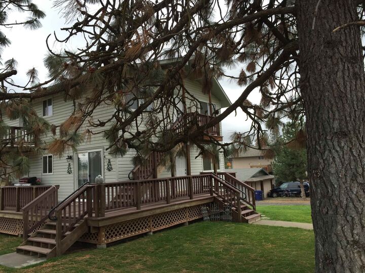 Property Photo:  324 N Silver Lake Ave  WA 99022 