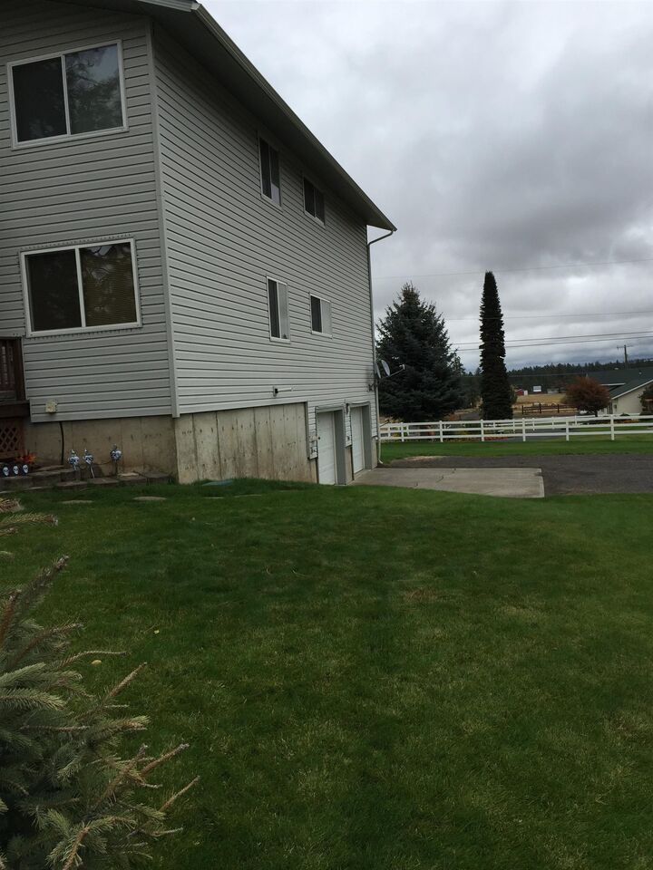 Property Photo: 324 N Silver Lake Ave WA 99022