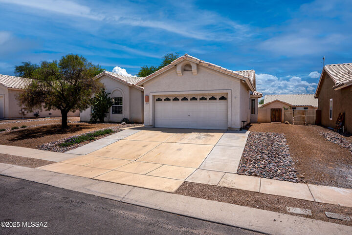 Property Photo:  10018 E Paseo De La Masada  AZ 85747 