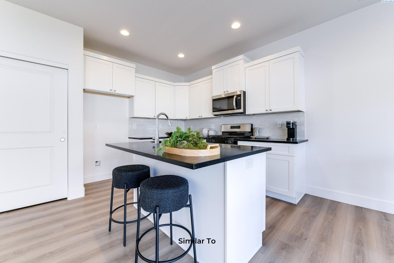 Property Photo: 4517 Road 114 WA 99301