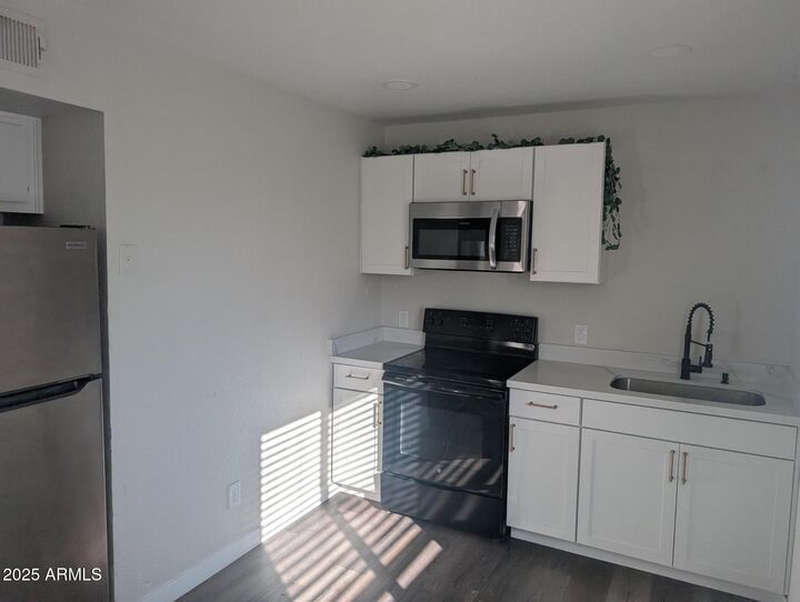 Property Photo:  7160 N 53rd Avenue 2  AZ 85301 