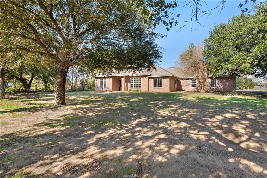 Property Photo: 417 West Morgan Street TX 77856