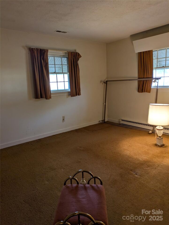 Property Photo: 204 Morlan Park Road NC 28146