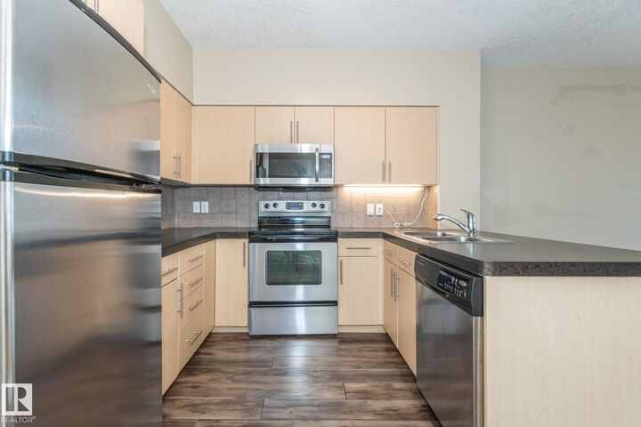 Property Photo: 10136 104 Street NW 904 AB T5J 0B5