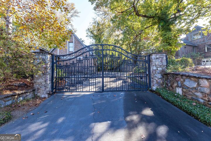 Property Photo:  2000 Poplar Drive  GA 31906 