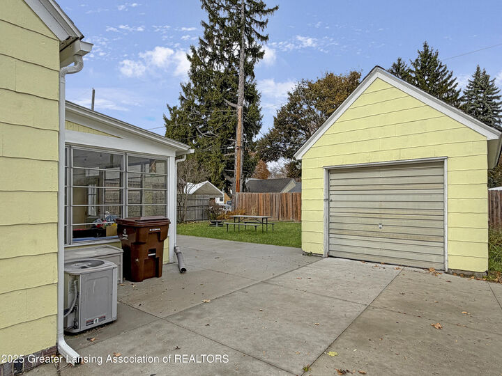 Property Photo:  535 Riley Street  MI 48910 