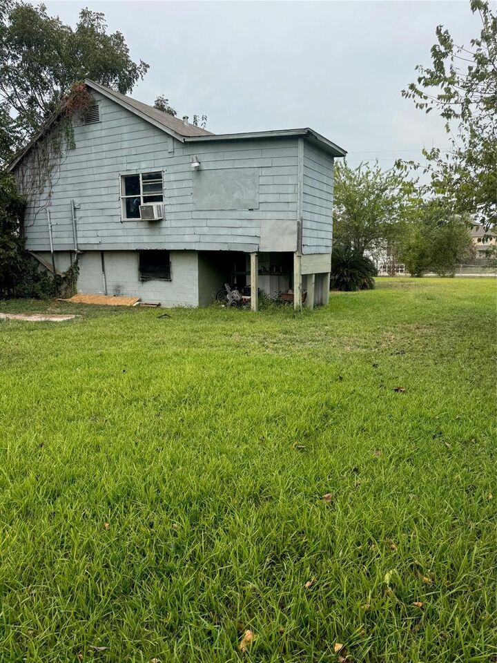 Property Photo: 3612 Crane Street TX 77026