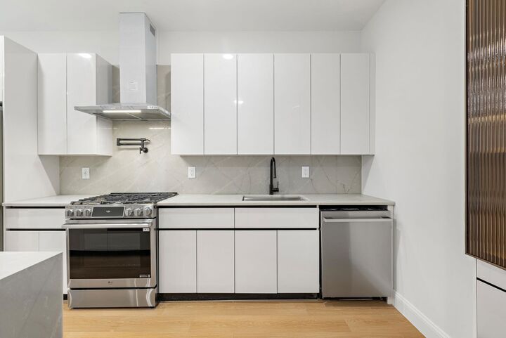 Property Photo:  192 Cambridge Ave 1  NJ 07307 