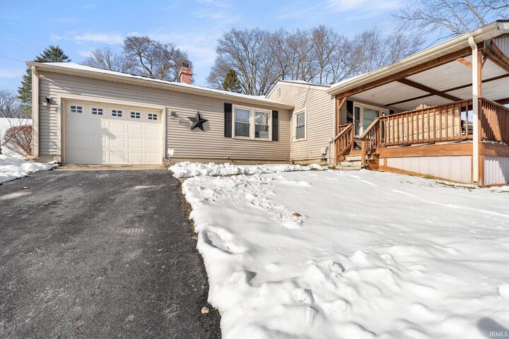 Property Photo: 7564 N Roanoke Road IN 46750-9637