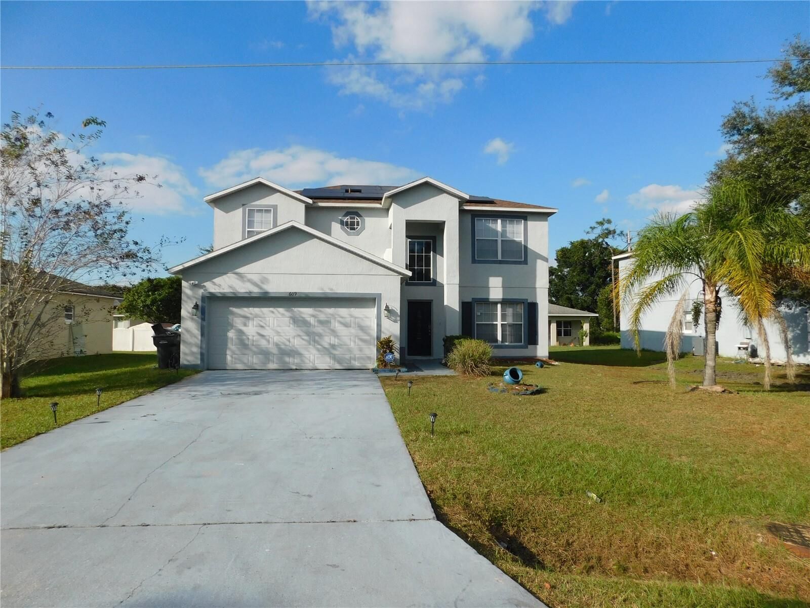 Property Photo:  609 Linnet Court  FL 34759 