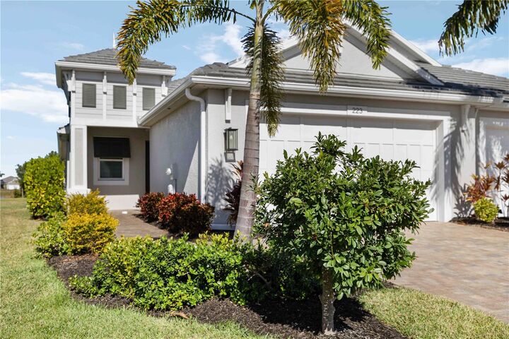 Property Photo: 223 Okeeffe Circle FL 34212