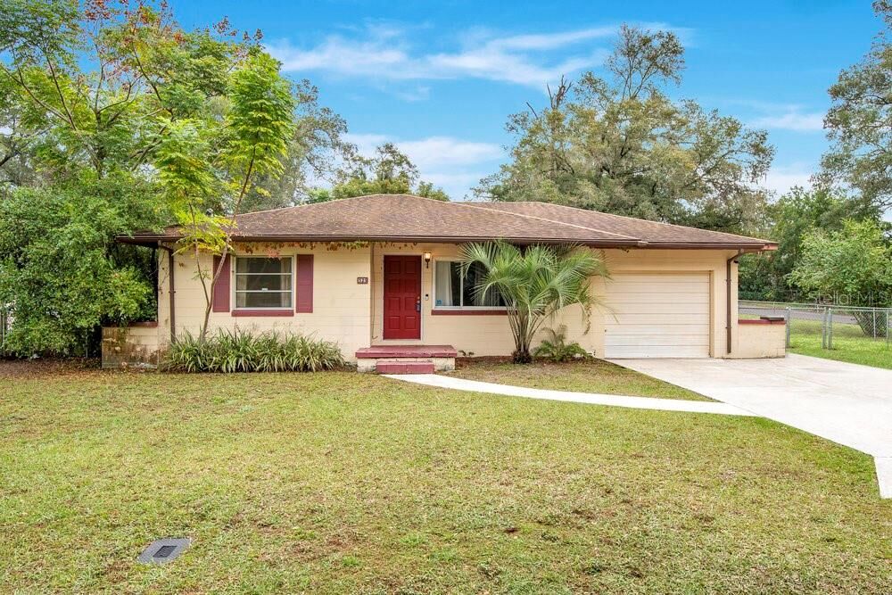Property Photo:  525 S Dexter Avenue  FL 32720 