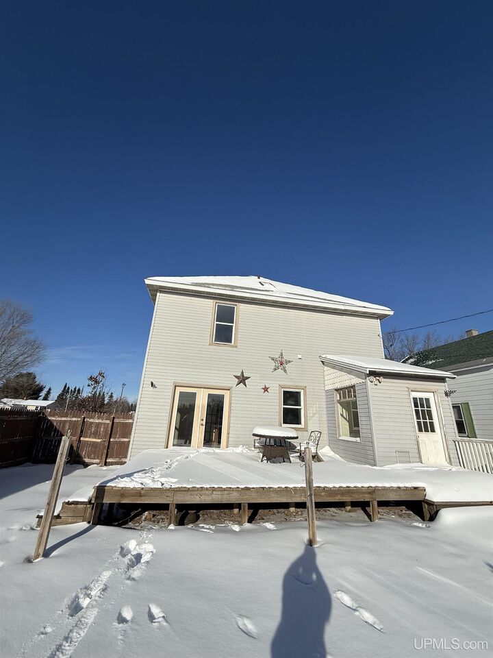 Property Photo: 91 E Stephenson Avenue MI 49841