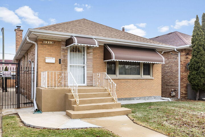 Property Photo:  3253 N Austin Avenue  IL 60634 