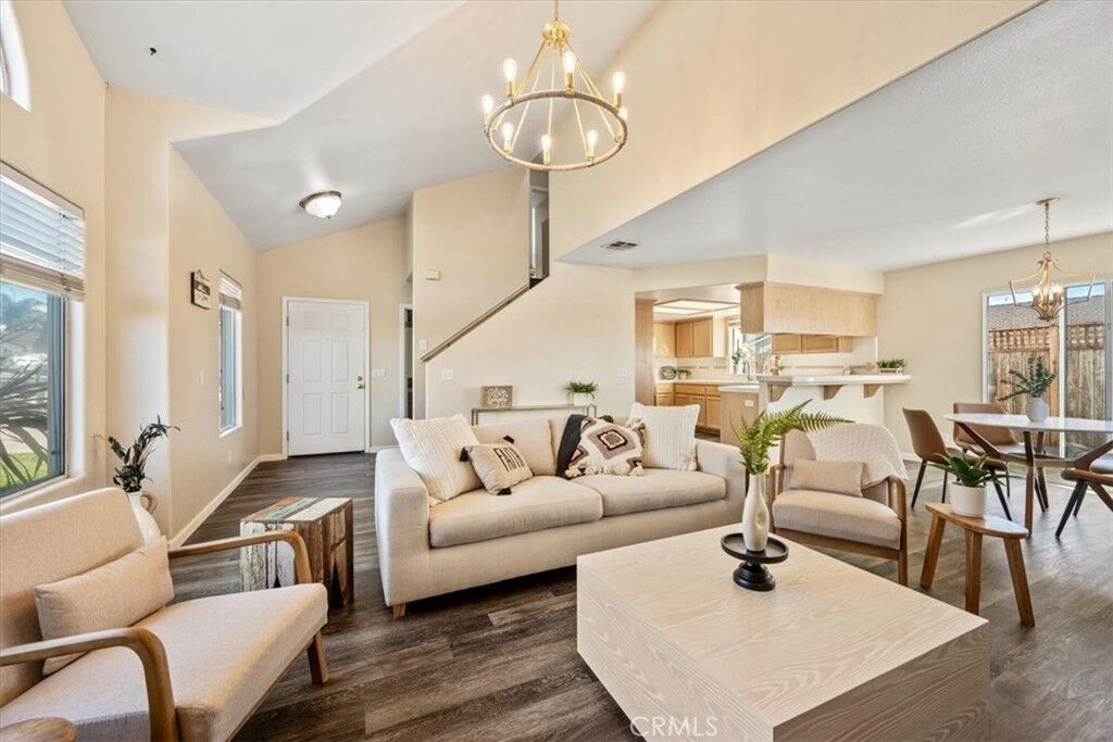 Property Photo:  1306 Avenida Pelicanos  CA 93445 