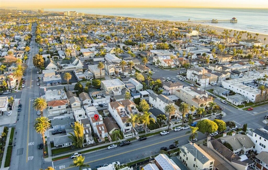 Property Photo:  322 12 Th  CA 92648 