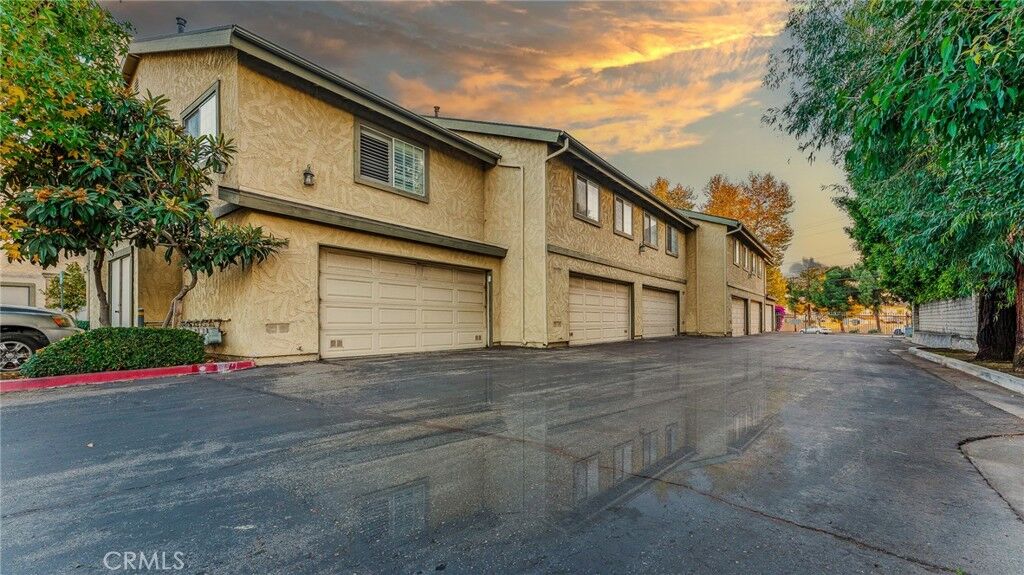 Property Photo: 181 W La Verne 5 CA 91767