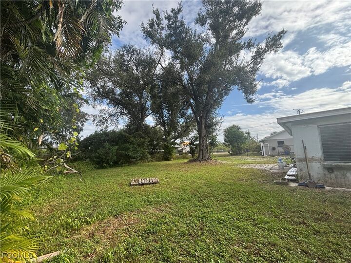Property Photo: 716 N Pondella Rd FL 33903