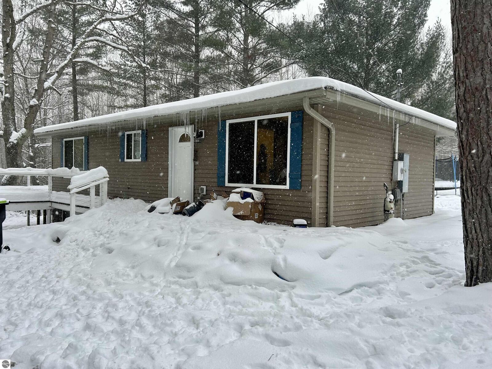 Property Photo: 7467 E Higgins Lake Drive MI 48653