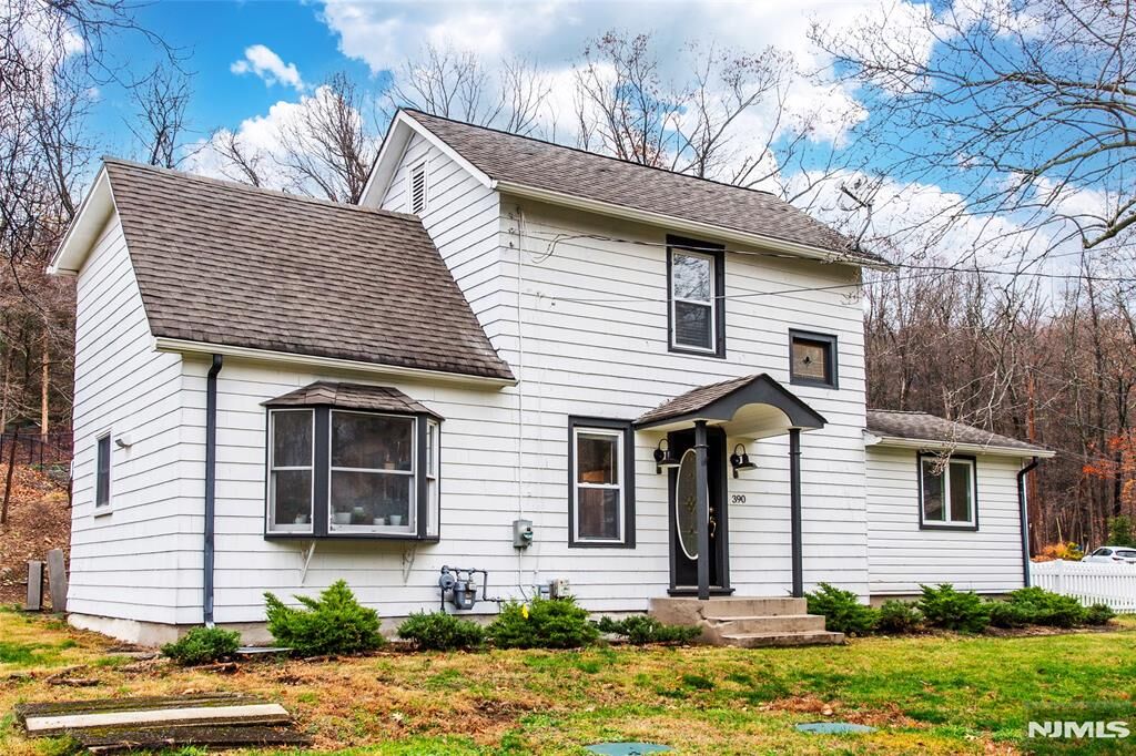 Property Photo:  390 Mountain Avenue  NJ 07417 