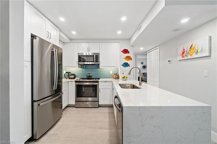 Property Photo: 380 Seaview Ct 1209 FL 34145