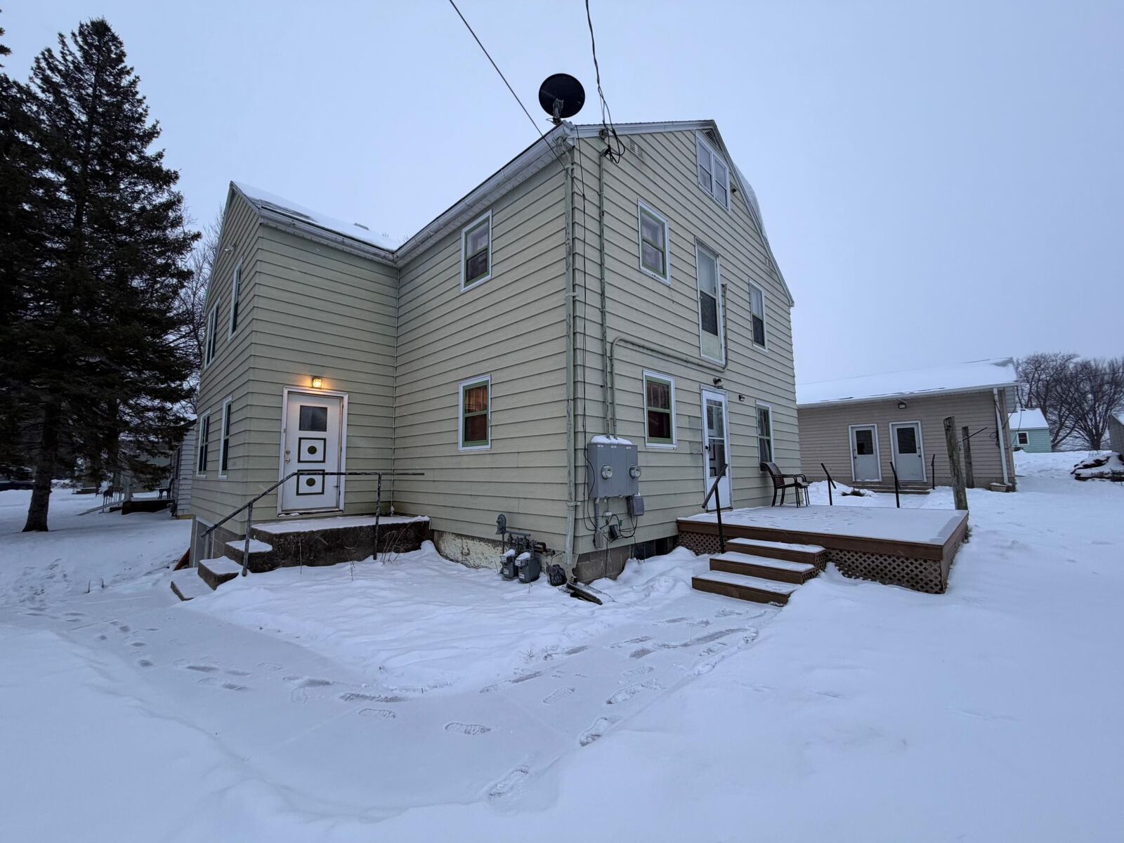 Property Photo: 1420 Frank Hall Drive MN 56007