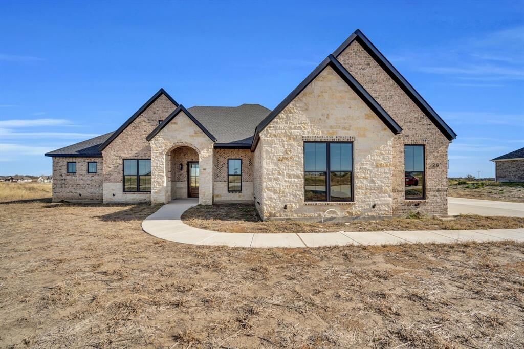 Property Photo: 201 Marie Lane TX 75167