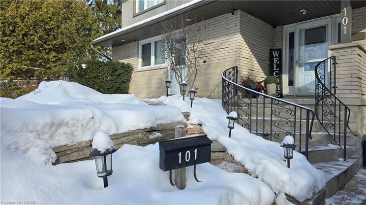 Property Photo: 101 Lang Crescent B ON N2K 1P4
