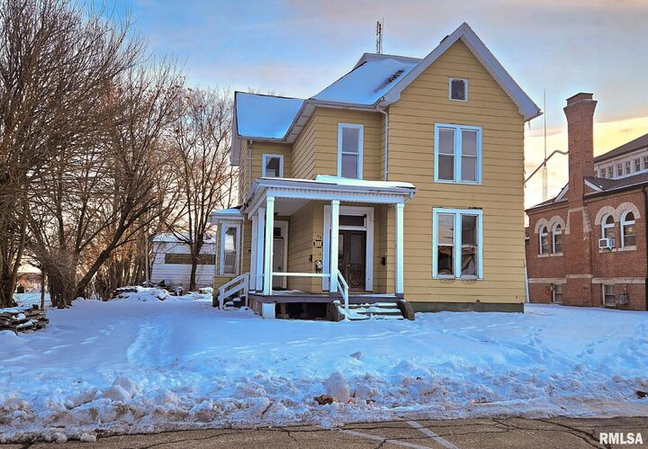 230 E Chestnut Street  Canton IL 61520 photo