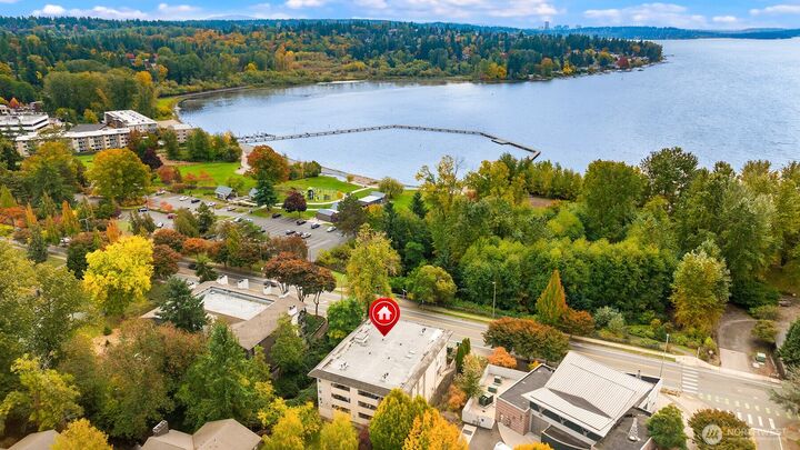 Property Photo: 9320 NE Juanita Drive 1B WA 98034