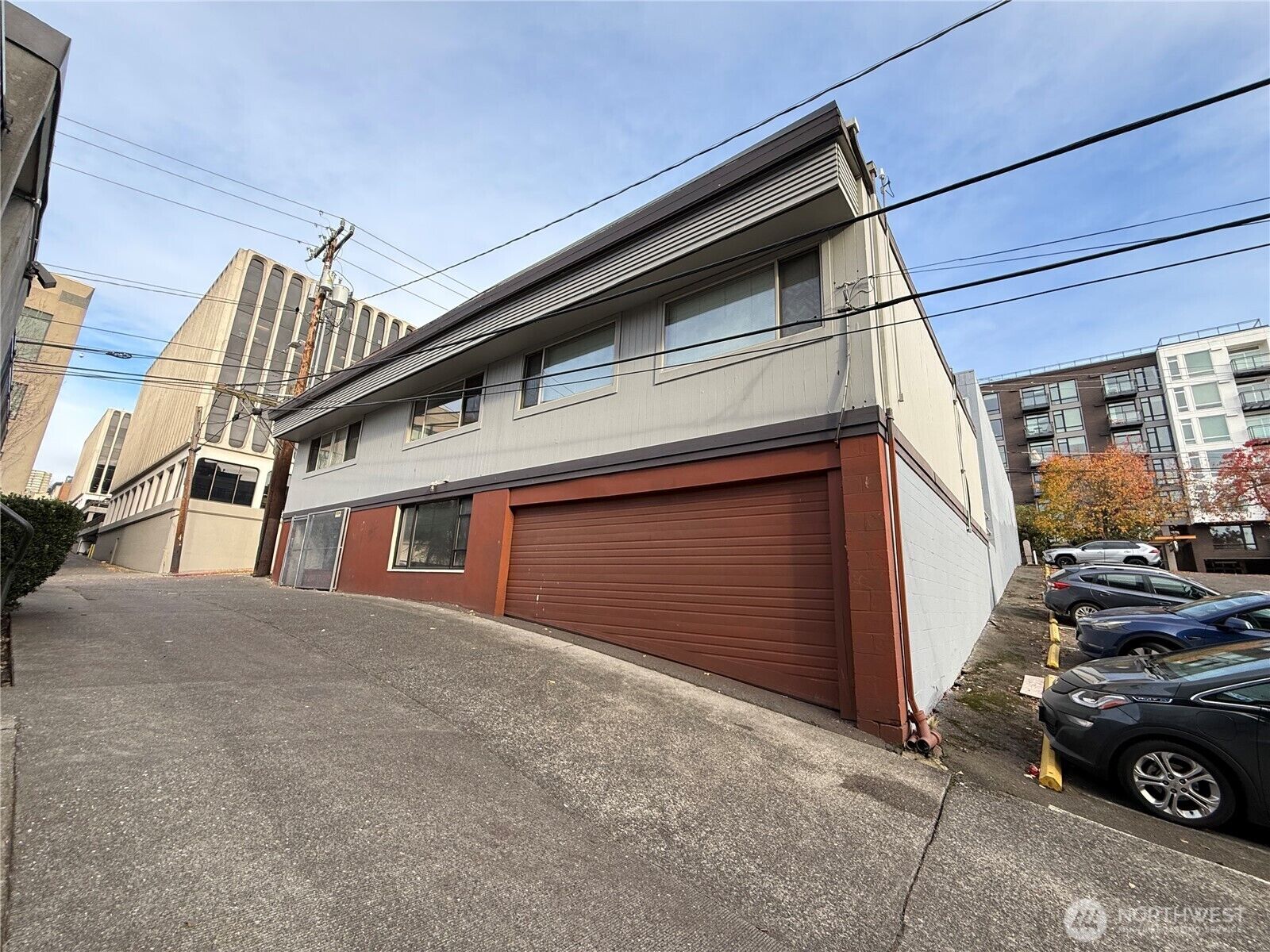 Property Photo:  111  Harrison St  W  WA 98119 