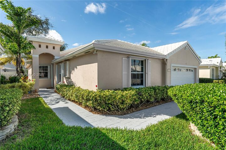 Property Photo: 15230 Wilshire Way FL 33027