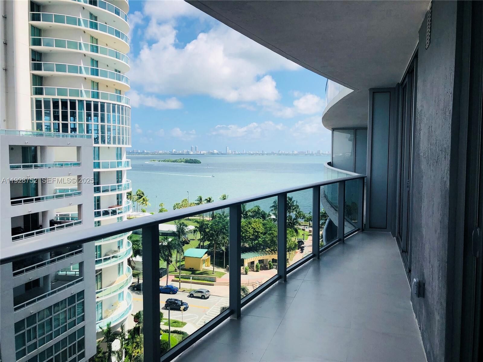 Property Photo: 488 NE 18 Street 907 FL 33132