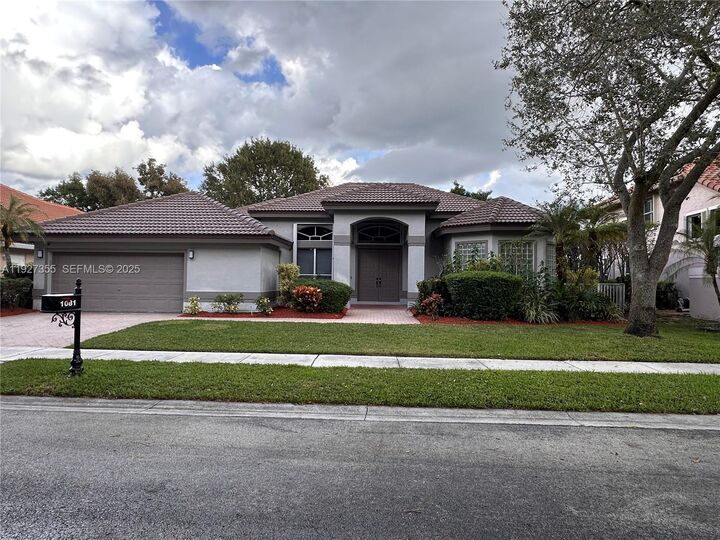 Property Photo: 1081 SW 156th Ave FL 33027