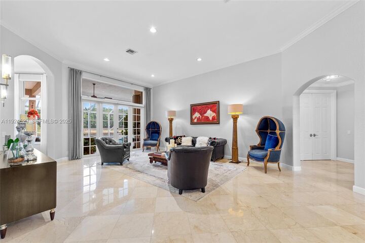 Property Photo: 1470 Victoria Isle Dr FL 33327