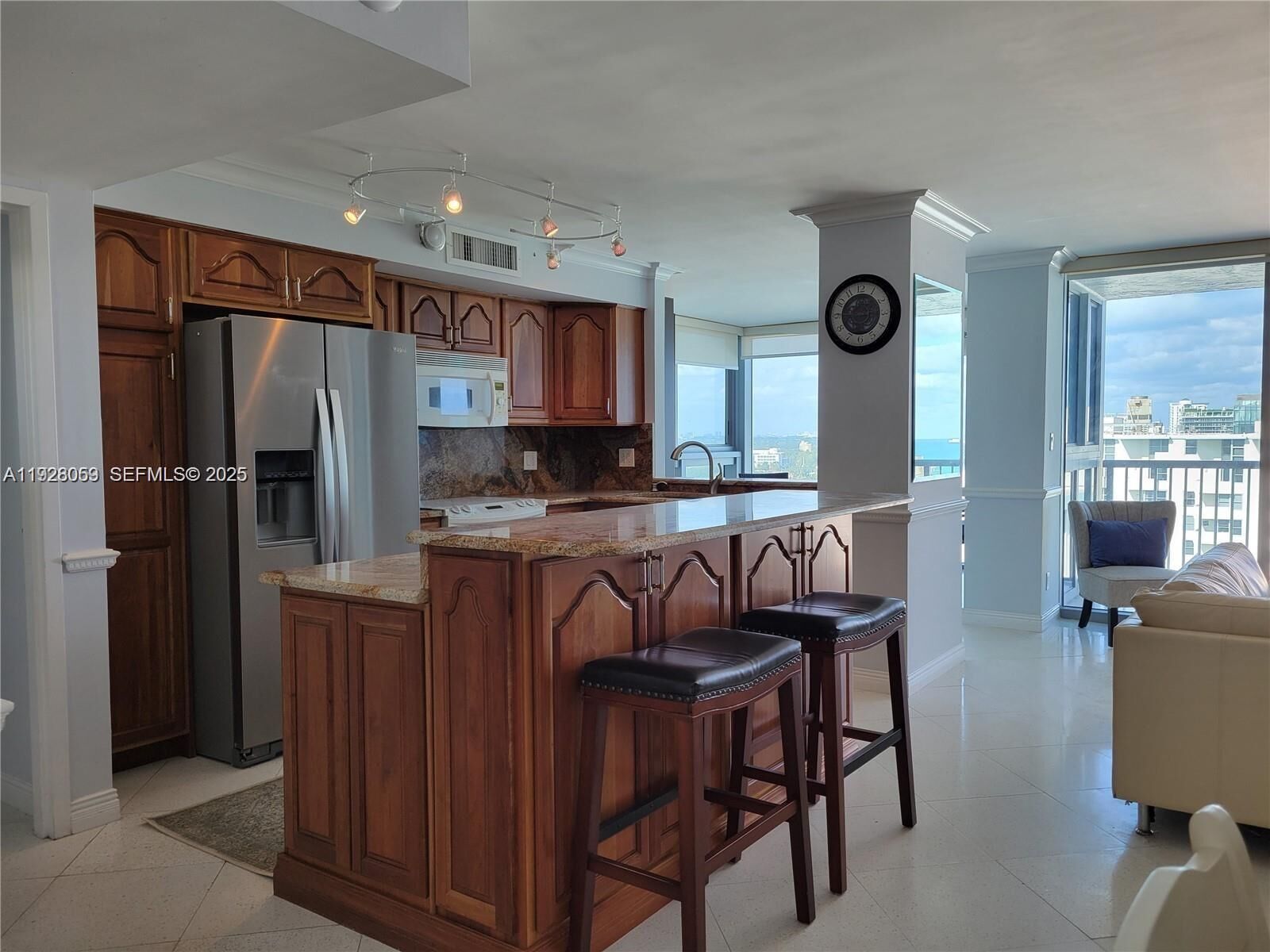 Property Photo:  2655 Collins Ave 2105  FL 33140 