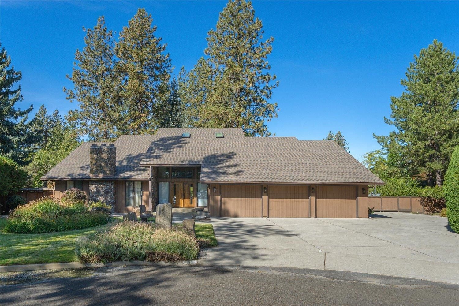 Property Photo: 3419 S Saxon Ct WA 99203