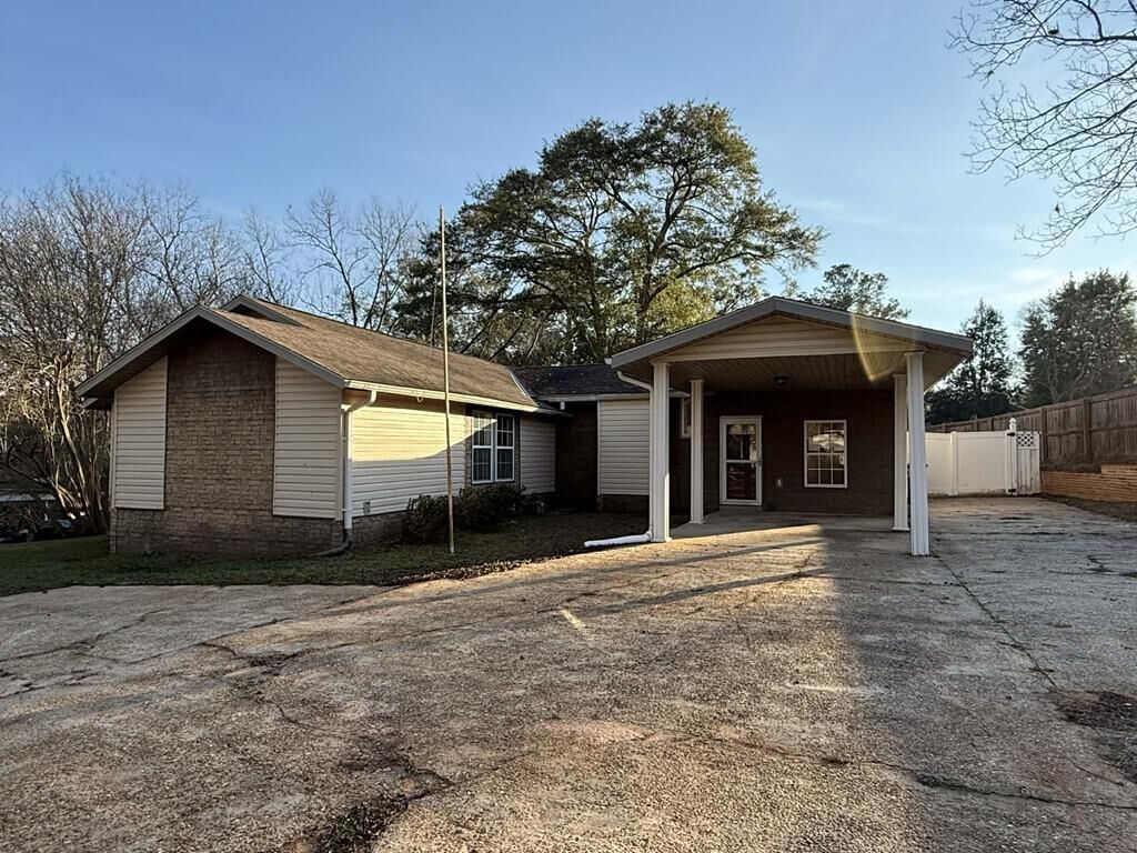 Property Photo:  905 W College Street  AL 36330 